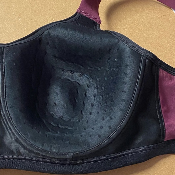 LIVID active sports bra modeled underwire full coverage 40 DDD - Picture 8 of 13